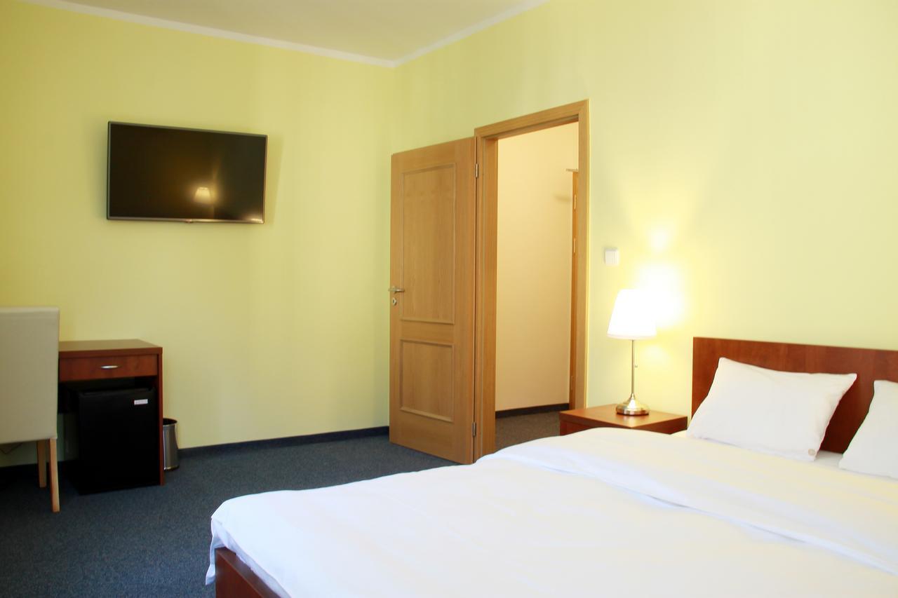 Hotel Vera 亚希莫夫 外观 照片