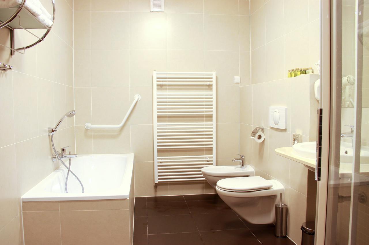 Hotel Vera 亚希莫夫 外观 照片