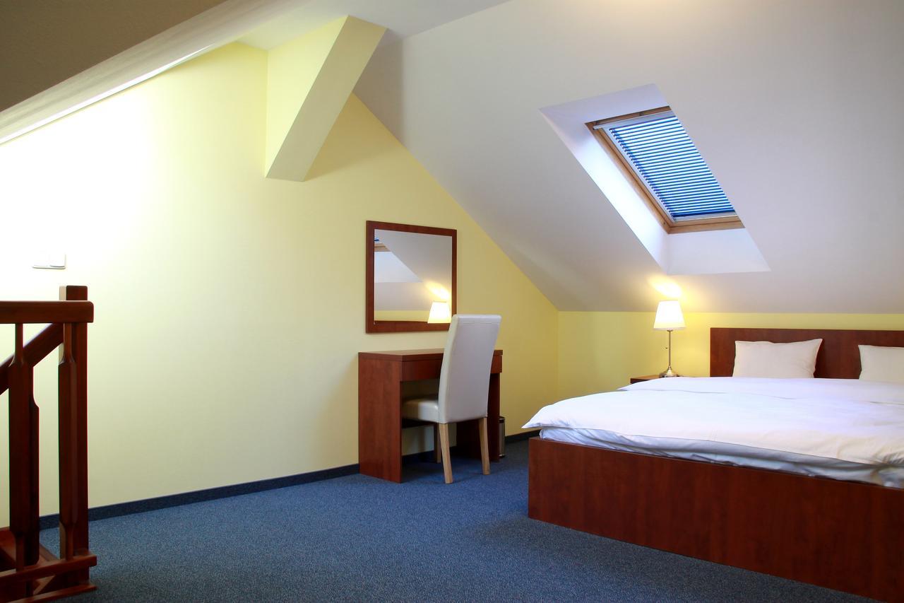 Hotel Vera 亚希莫夫 外观 照片