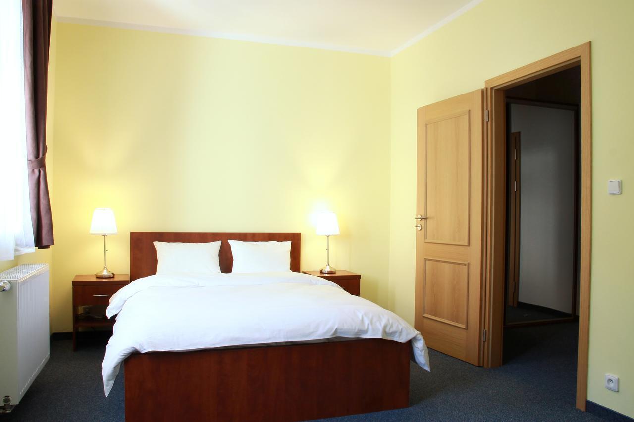 Hotel Vera 亚希莫夫 外观 照片